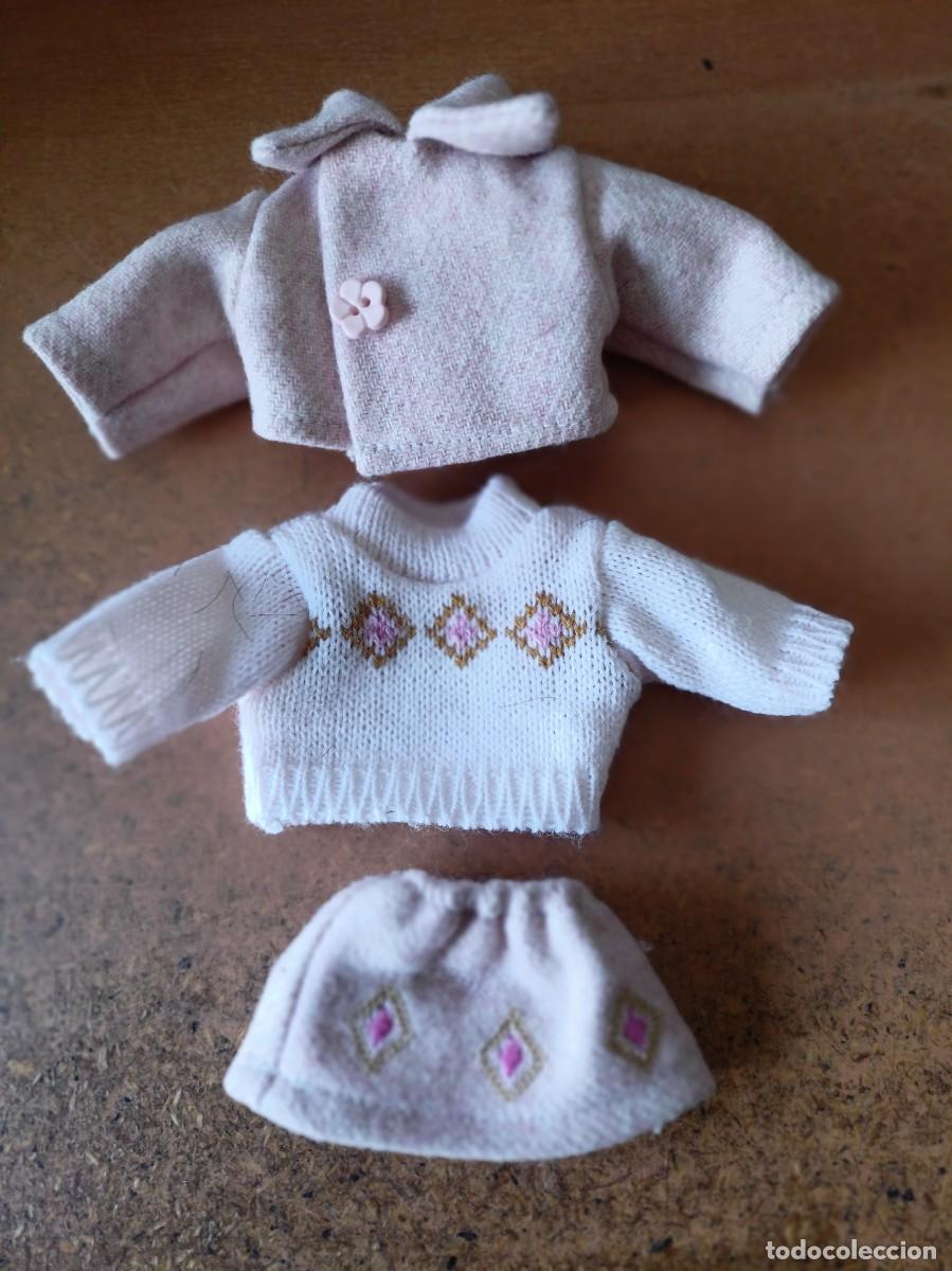 Mu&ntilde;eca Mariquita P&eacute;rez y Juanin: Conjunto falda, jersey y chaqueta mini Mariquita Perez 20 cms.