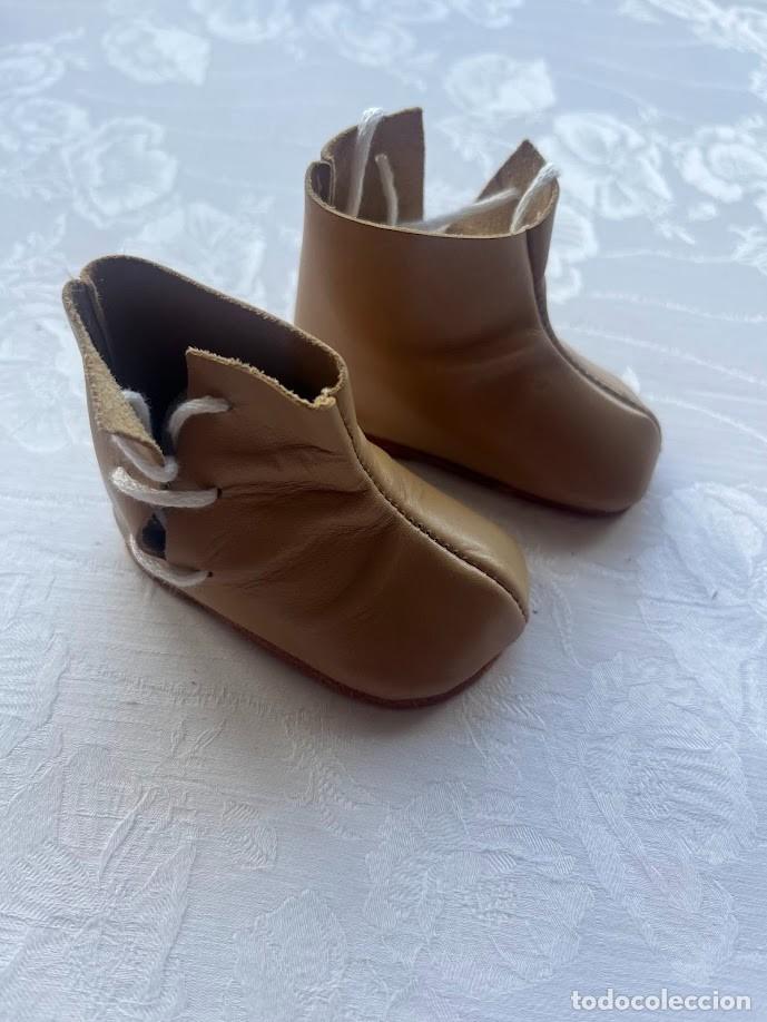 Mu&ntilde;eca Mariquita P&eacute;rez y juanin: Botas piel mostaza Mariquita P&eacute;rez / Reedici&oacute;n a&ntilde;o 2000 /