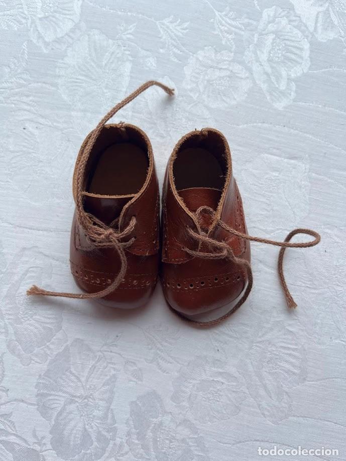 Mu&ntilde;eca Mariquita P&eacute;rez y juanin: Zapatos marrones Mariquita P&eacute;rez / Reedici&oacute;n a&ntilde;o 2000 / Caja no corresponde etiqueta /