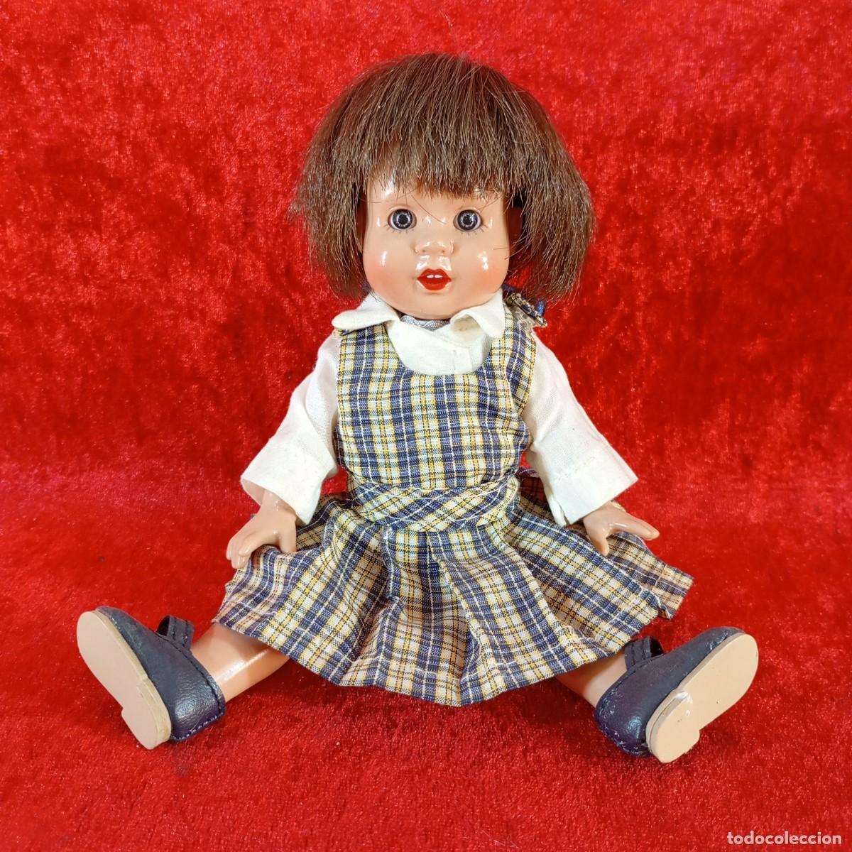 Mu&ntilde;eca Mariquita P&eacute;rez y juanin: MU&Ntilde;ECA VINTAGE - MINI MARIQUITA PEREZ - CON SU CONJUNTO DE TRAJE A CUADROS - 19,5 CM DE ALTO