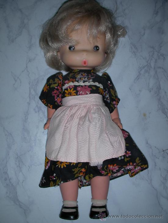 Mu&ntilde;ecas Lesly y Barriguitas: ANTIGUA MU&Ntilde;ECA CON DELANTAL - Foto 1