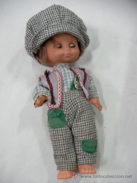 Mu&ntilde;ecas Lesly y Barriguitas: ANTIGUA MU&Ntilde;ECA CON GORRA - Foto 1