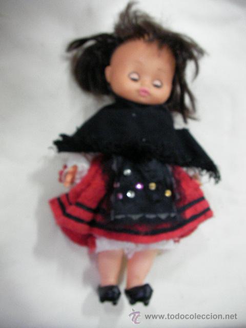 Mu&ntilde;ecas Lesly y Barriguitas: ANTIGUA MU&Ntilde;ECA CON TRAJE TRADICIONAL - Foto 1