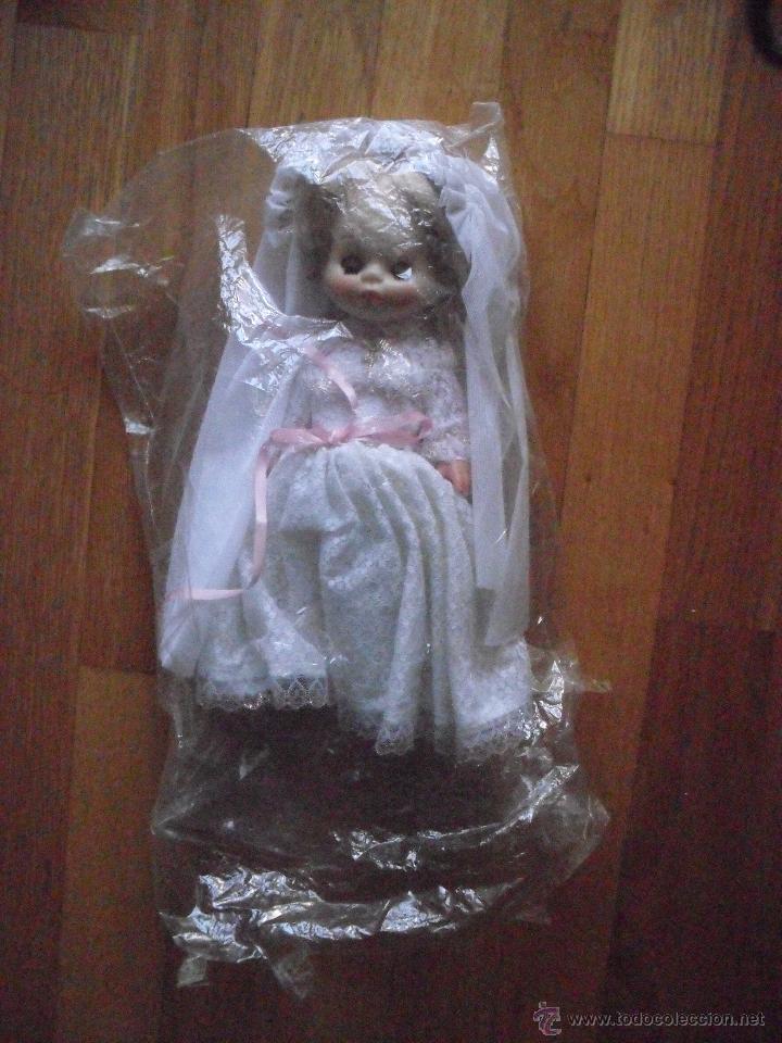 Mu&ntilde;ecas Lesly y Barriguitas: MU&Ntilde;ECA DE COMUNION FAMOSA, 28CM - Foto 3