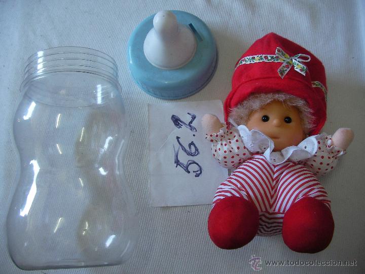 Mu&ntilde;ecas Lesly y Barriguitas: ANTIGUO MU&Ntilde;ECO CON RECIPIENTE BIBERON HUCHA - Foto 1