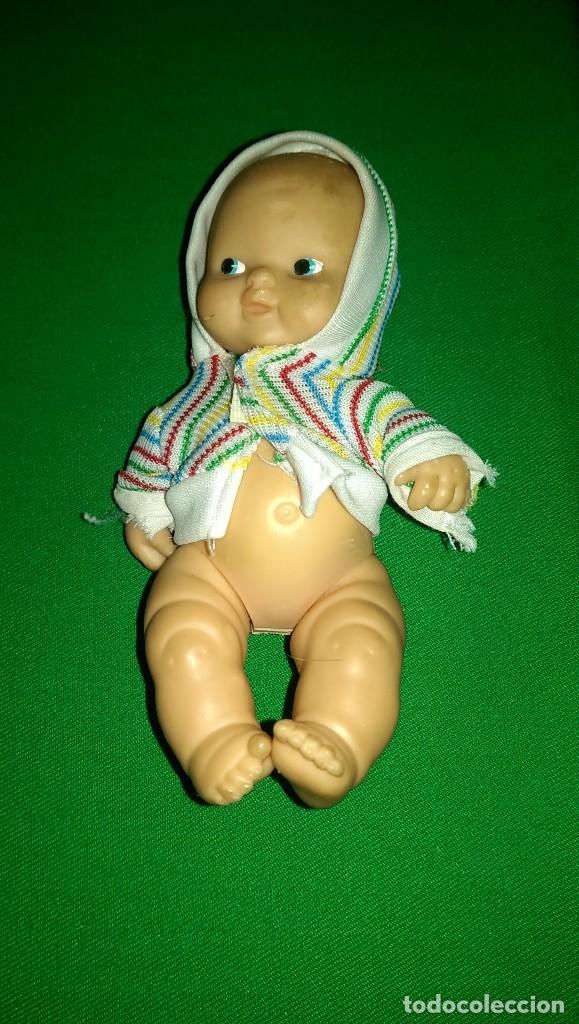 Mu&ntilde;ecas Lesly y Barriguitas: BARRIGUITA BEBE CON CAPUCHA DE RAYITAS - Foto 1