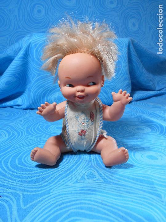 Mu&ntilde;ecas Lesly y Barriguitas: MU&Ntilde;ECO FAMOSA DE 19 CM - Foto 2