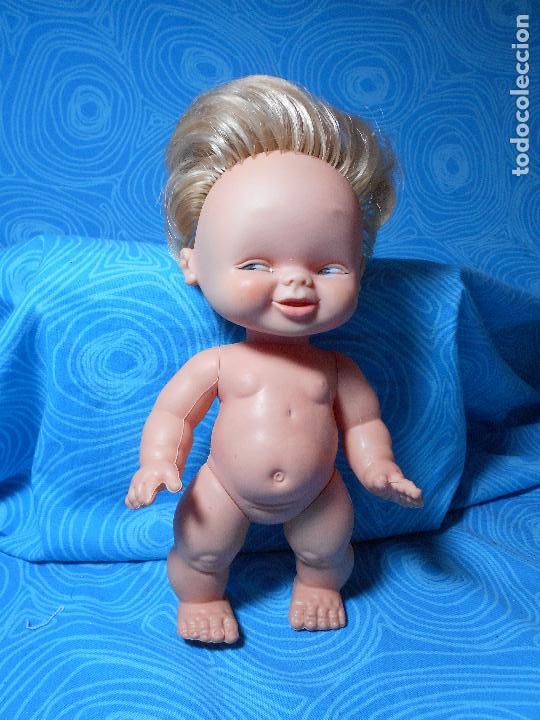 Mu&ntilde;ecas Lesly y Barriguitas: MU&Ntilde;ECO FAMOSA 24 CM - Foto 1