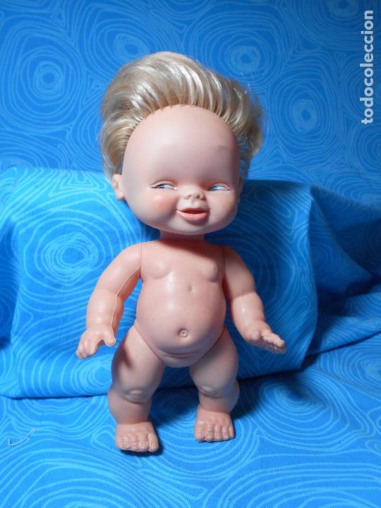 Mu&ntilde;ecas Lesly y Barriguitas: MU&Ntilde;ECO FAMOSA 24 CM - Foto 2