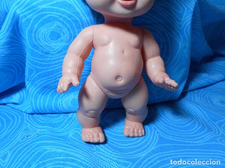 Mu&ntilde;ecas Lesly y Barriguitas: MU&Ntilde;ECO FAMOSA 24 CM - Foto 4