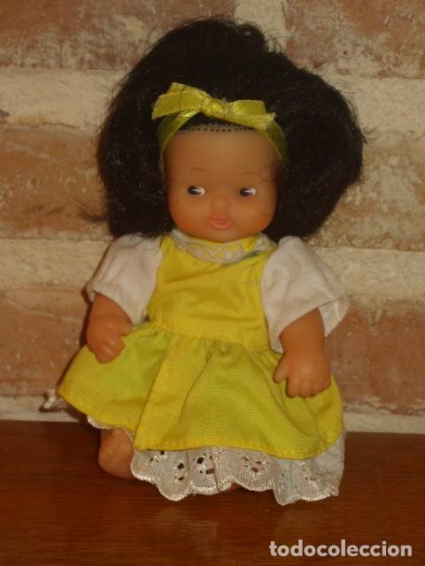 Mu&ntilde;ecas Lesly y Barriguitas: Mu&ntilde;eca Barriguitas de Famosa. - Foto 2