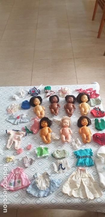 Mu&ntilde;ecas Lesly y Barriguitas: LOTE  BARRIGUITAS A&Ntilde;OS 70 CON ROPA Y COMPLEMENTOS. - Foto 1