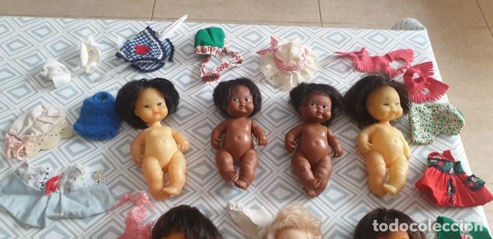 Mu&ntilde;ecas Lesly y Barriguitas: LOTE  BARRIGUITAS A&Ntilde;OS 70 CON ROPA Y COMPLEMENTOS. - Foto 5