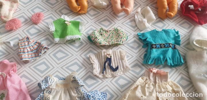 Mu&ntilde;ecas Lesly y Barriguitas: LOTE  BARRIGUITAS A&Ntilde;OS 70 CON ROPA Y COMPLEMENTOS. - Foto 7