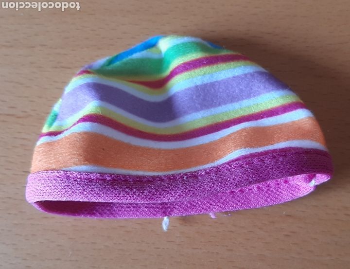 Mu&ntilde;ecas Lesly y Barriguitas: Ropa Barriguitas - Gorro de rayas - Foto 2