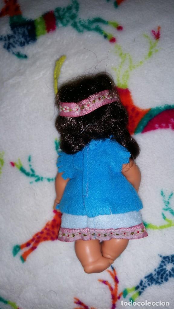 Mu&ntilde;ecas Lesly y Barriguitas: preciosa barriguitas cheyenne o apache con traje original - Foto 2