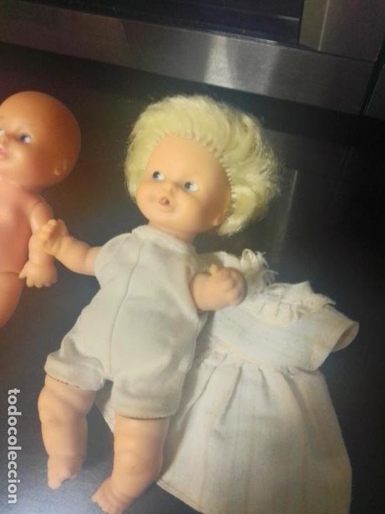 Mu&ntilde;ecas Lesly y Barriguitas: Barriguitas. Cuerpo blando , pelo rubio amarillo.+ Vestido