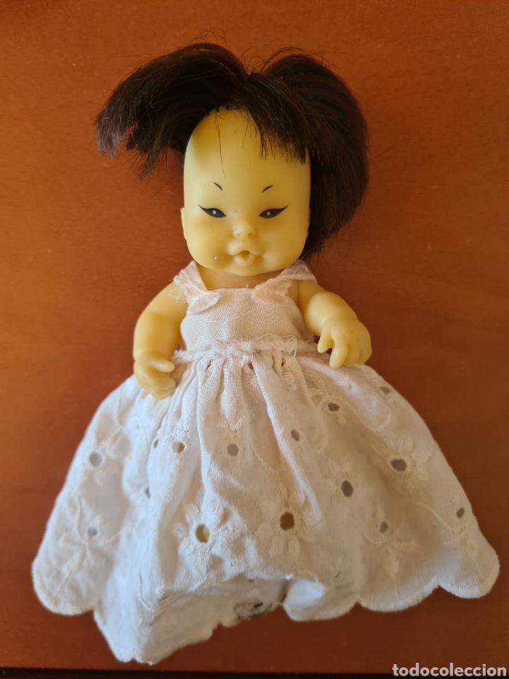 Mu&ntilde;ecas Lesly y Barriguitas: Barriguitas japonesa con vestido - Foto 1