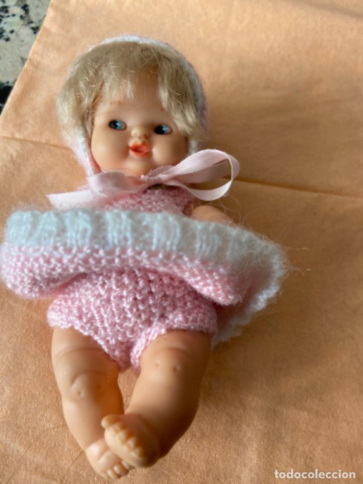 Mu&ntilde;ecas Lesly y Barriguitas: Barriguitas con traje artesanal - Foto 3