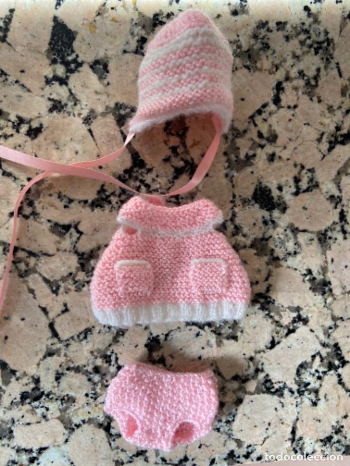 Mu&ntilde;ecas Lesly y Barriguitas: Trajecito artesano para barriguitas - Foto 1