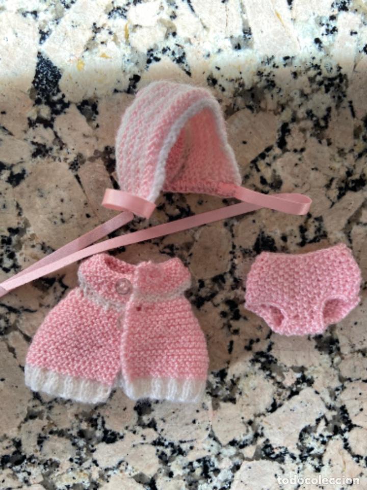 Mu&ntilde;ecas Lesly y Barriguitas: Trajecito artesano para barriguitas - Foto 2