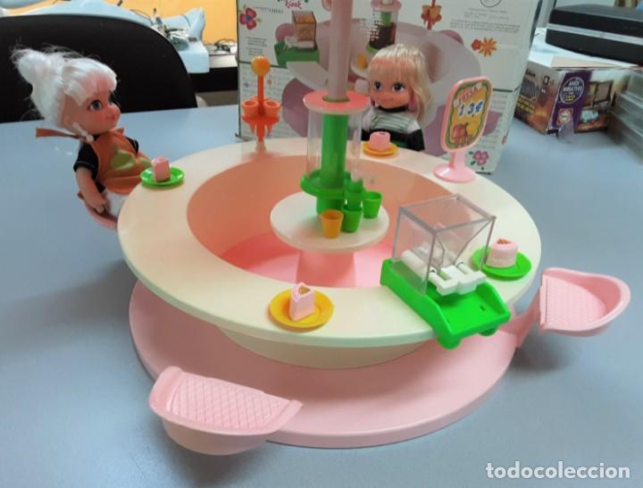 Mu&ntilde;ecas Lesly y Barriguitas: Kiosko Barriguitas de Famosa - Foto 4