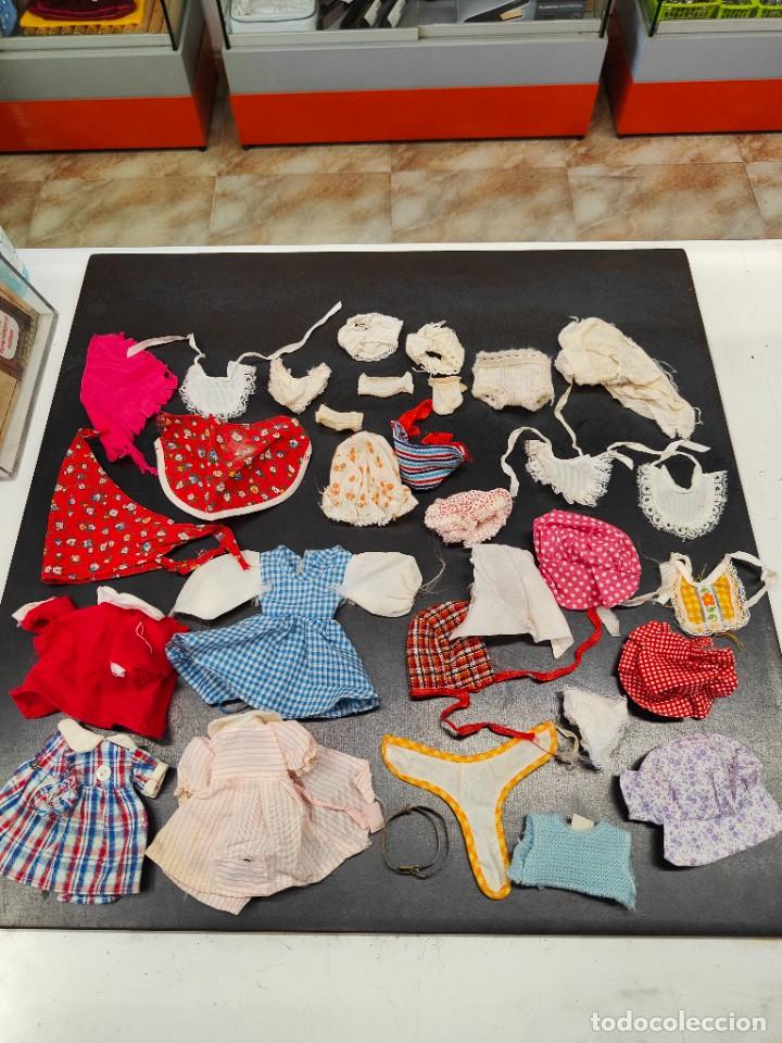 Mu&ntilde;ecas Lesly y Barriguitas: Barriguitas Lote Ropa 73 prendas - Foto 2