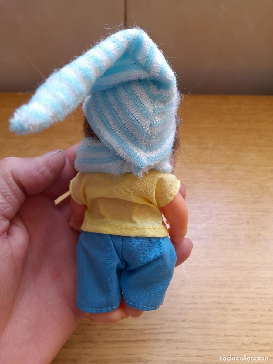 Mu&ntilde;ecas Lesly y Barriguitas: Barriguita con gorro y bufanda - Foto 2
