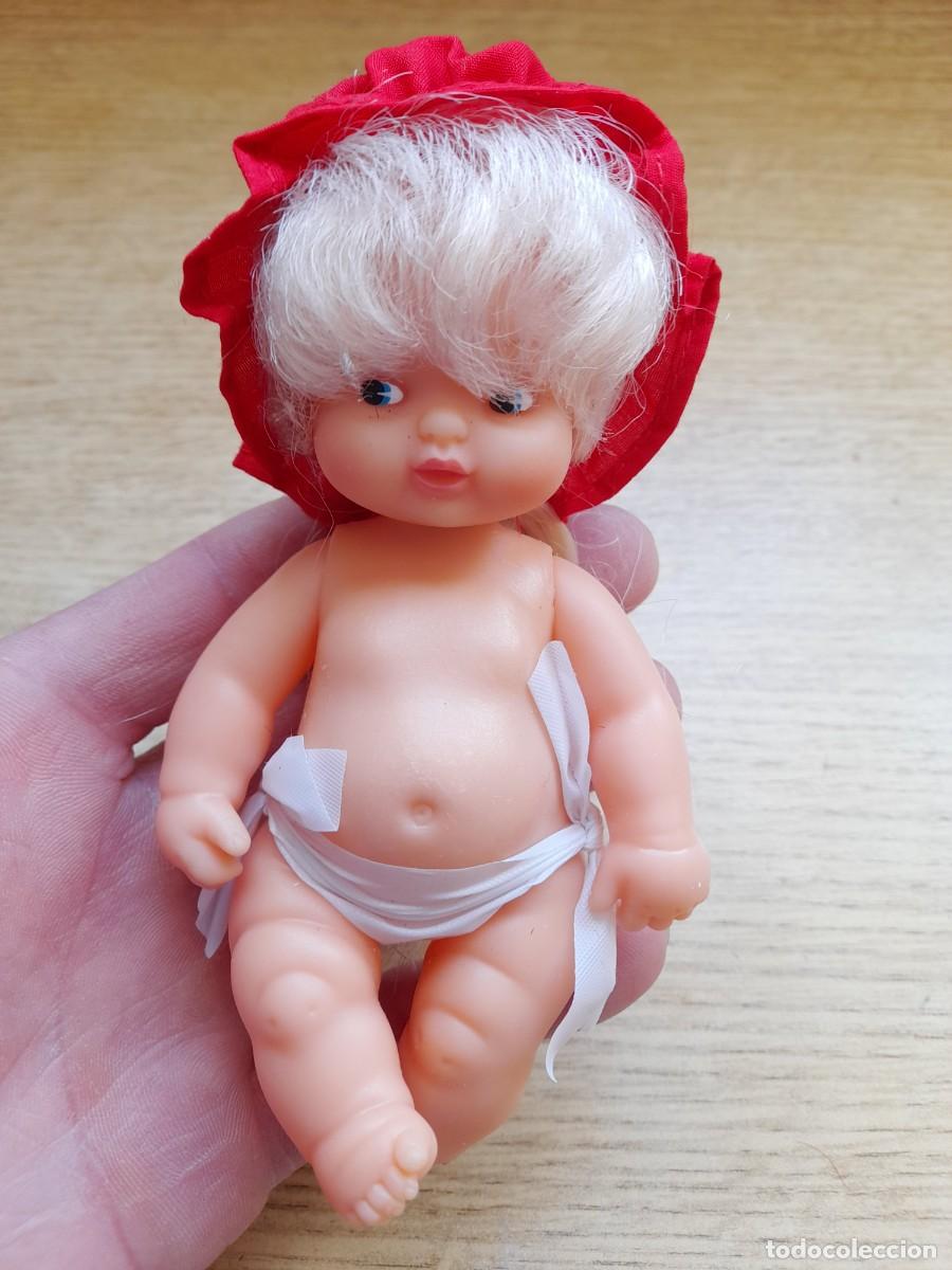 Mu&ntilde;ecas Lesly y Barriguitas: Barriguita con sombrero rojo - Foto 1