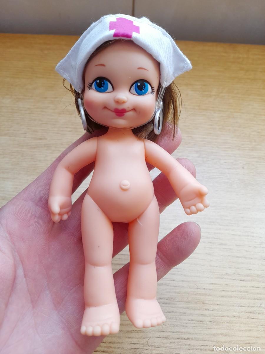 Mu&ntilde;ecas Lesly y Barriguitas: Famosa con gorro de enfermera - Foto 1
