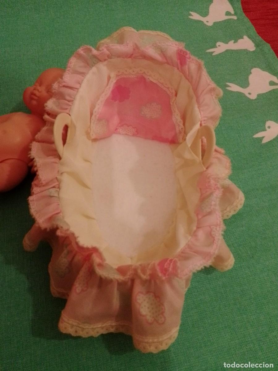 Mu&ntilde;ecas Lesly y Barriguitas: CAPAZO Barriguitas. Vestido estampado rosa con NUBES