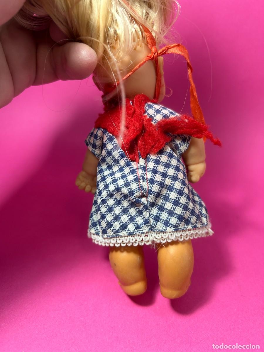 Mu&ntilde;ecas Lesly y Barriguitas: MU&Ntilde;ECA BARRIGUITAS CAPERUCITA ROJADE PIE - Foto 3