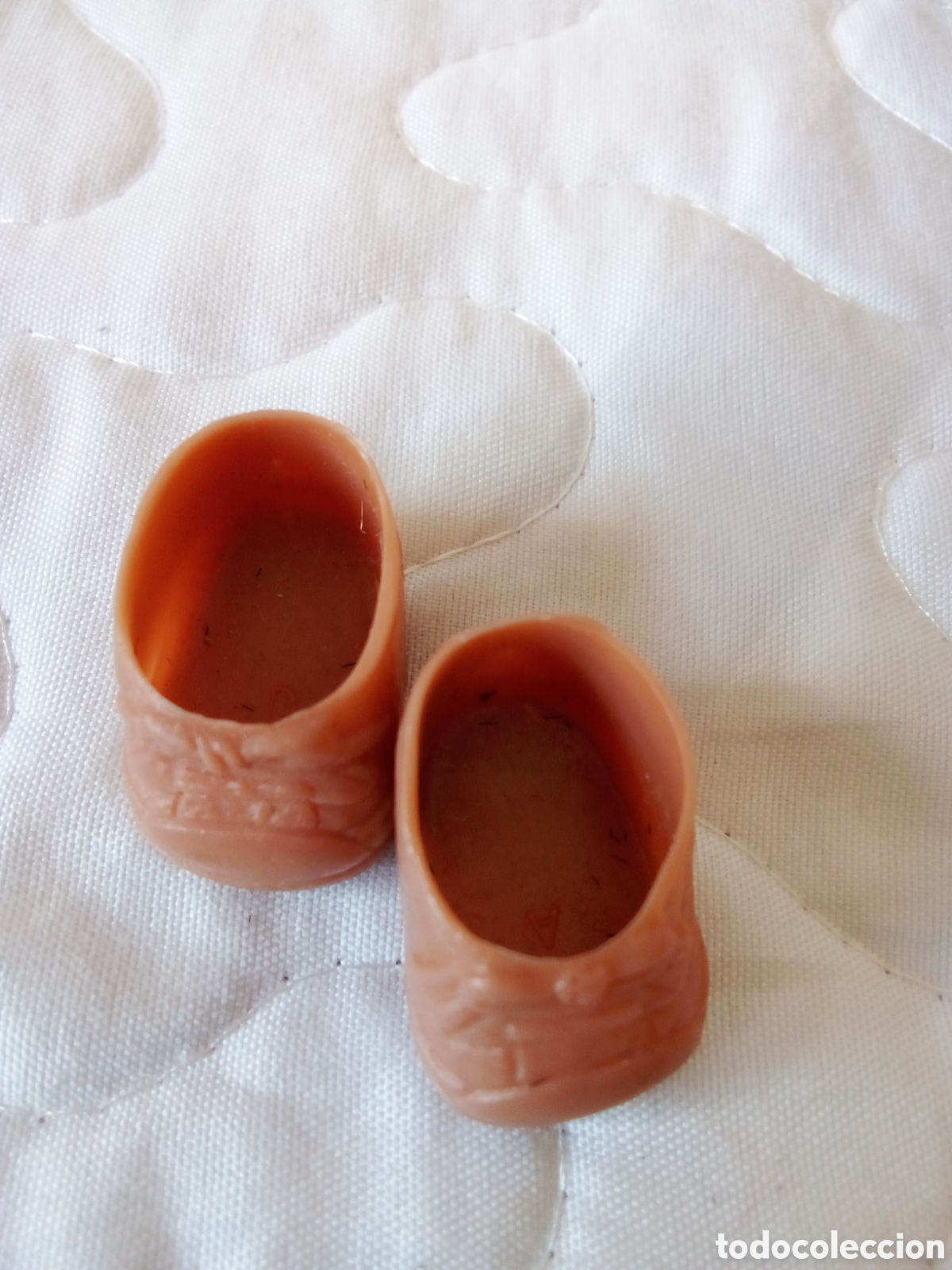 Mu&ntilde;ecas Lesly y Barriguitas: Zapatos barriguitas marrones - Foto 1