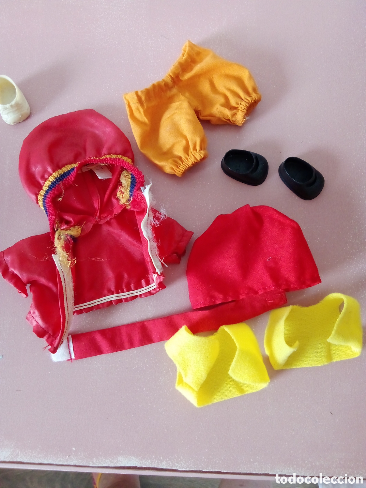 Mu&ntilde;ecas Lesly y Barriguitas: Mu&ntilde;eca Barriguitas lote ropa - Foto 1