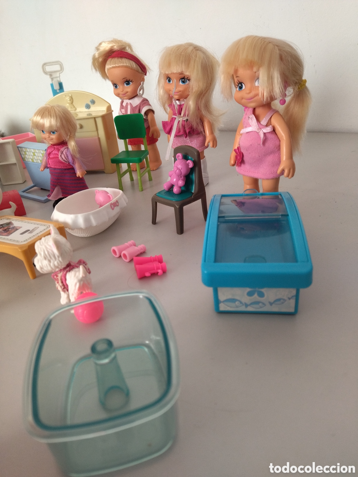 Mu&ntilde;ecas Lesly y Barriguitas: Mu&ntilde;ecas famosa barriguitas lote con complementos variados - Foto 3