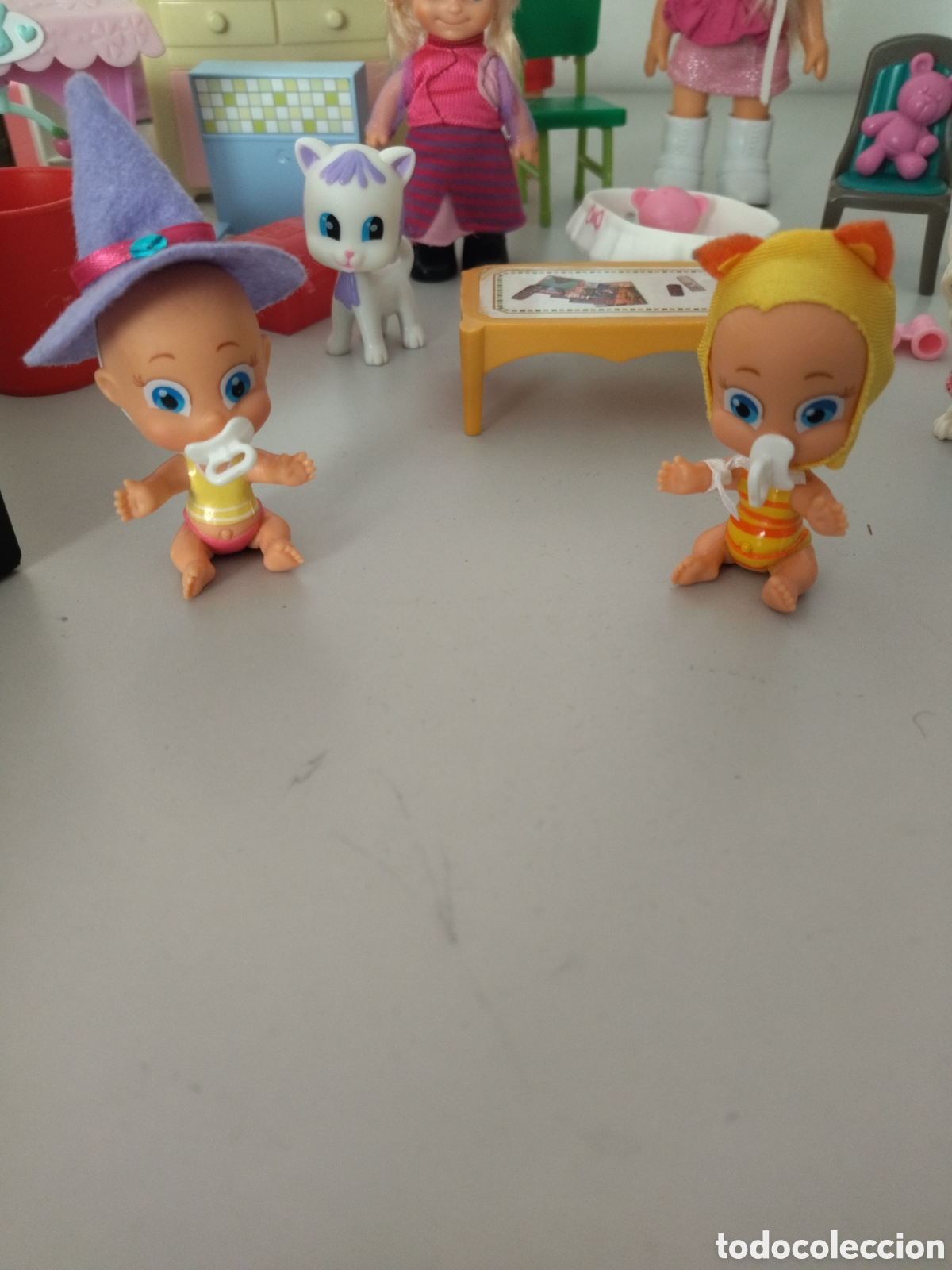 Mu&ntilde;ecas Lesly y Barriguitas: Mu&ntilde;ecas famosa barriguitas lote con complementos variados - Foto 4