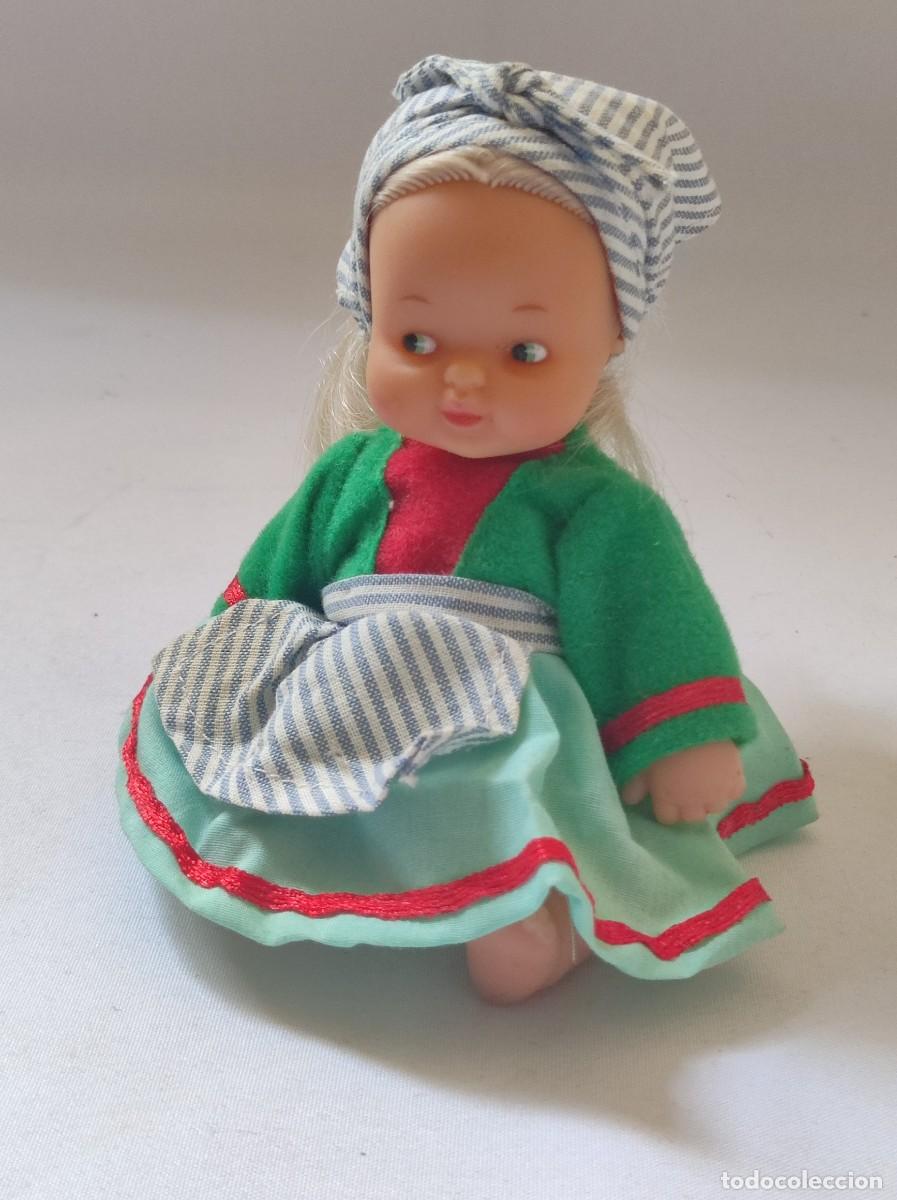 Mu&ntilde;ecas Lesly y Barriguitas: Mu&ntilde;eca Barriguitas de Famosa - Foto 1