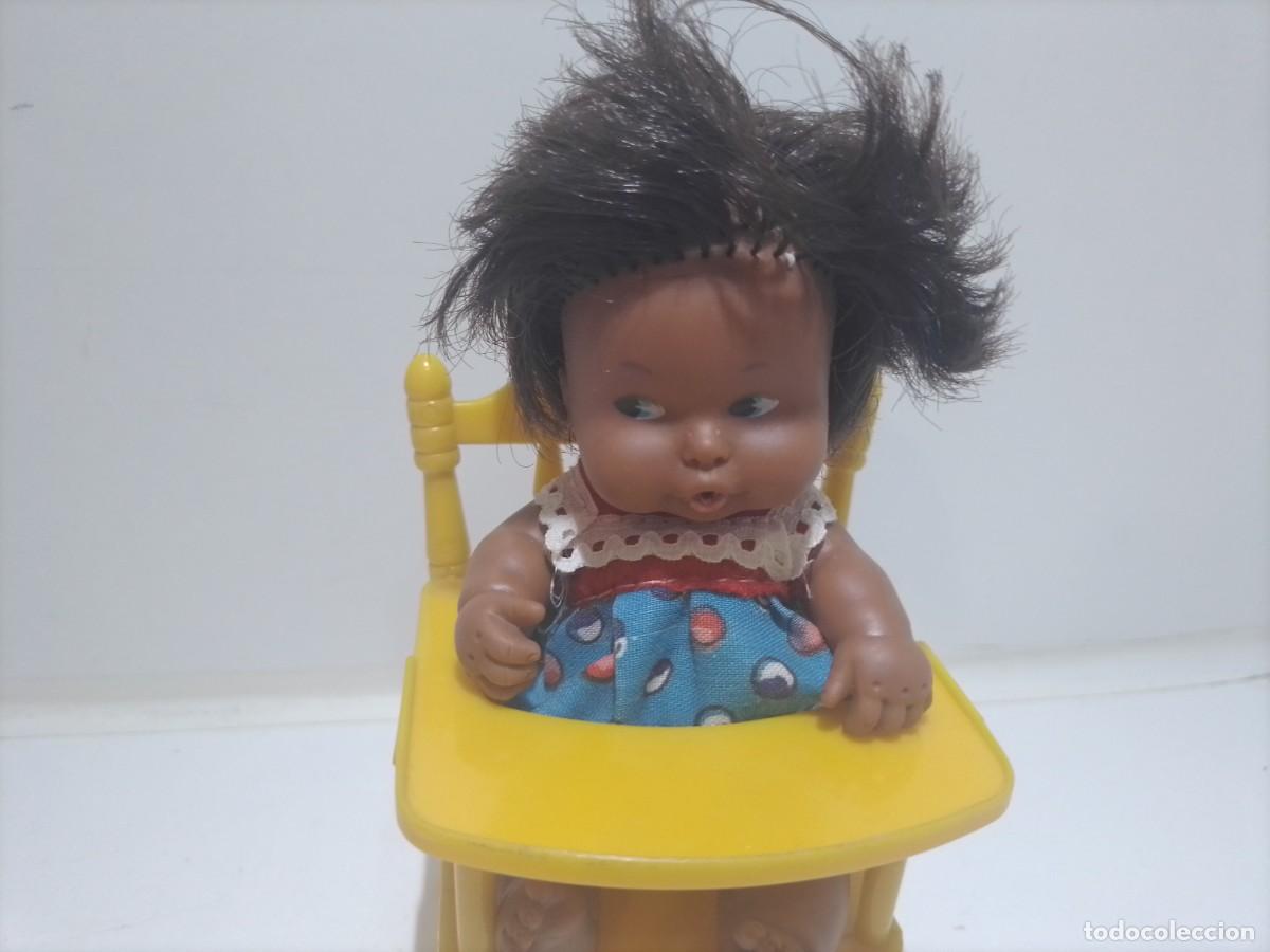 Mu&ntilde;ecas Lesly y Barriguitas: mu&ntilde;eca barriguitas negra con trona - Foto 3