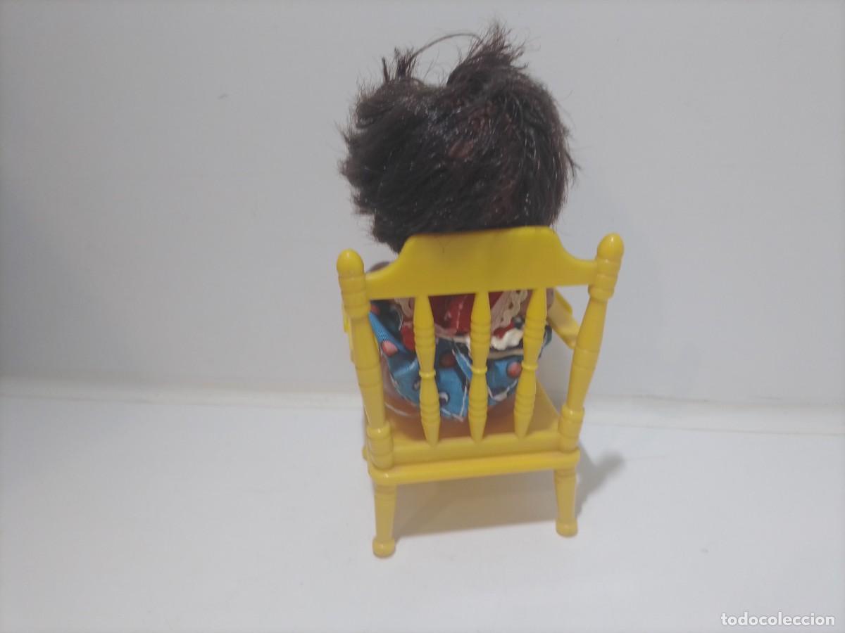 Mu&ntilde;ecas Lesly y Barriguitas: mu&ntilde;eca barriguitas negra con trona - Foto 5