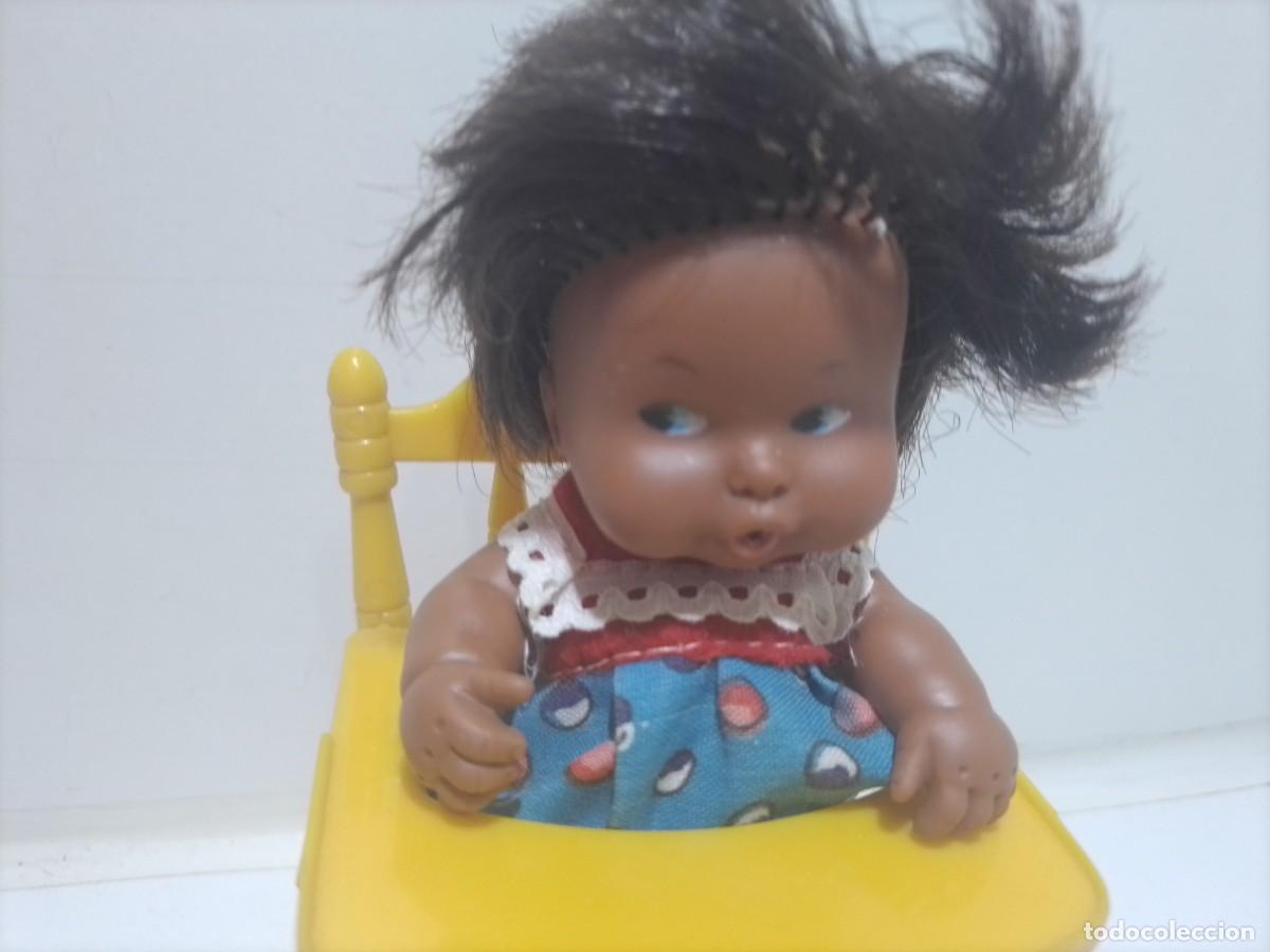 Mu&ntilde;ecas Lesly y Barriguitas: mu&ntilde;eca barriguitas negra con trona - Foto 6