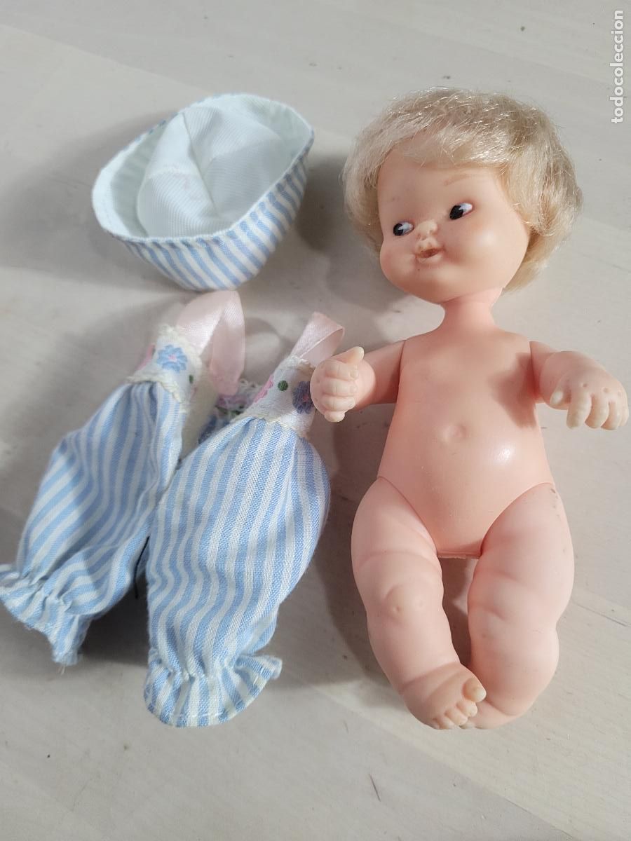 Mu&ntilde;ecas Lesly y Barriguitas: mu&ntilde;eca barriguitas con peto rayas y gorro - Foto 7