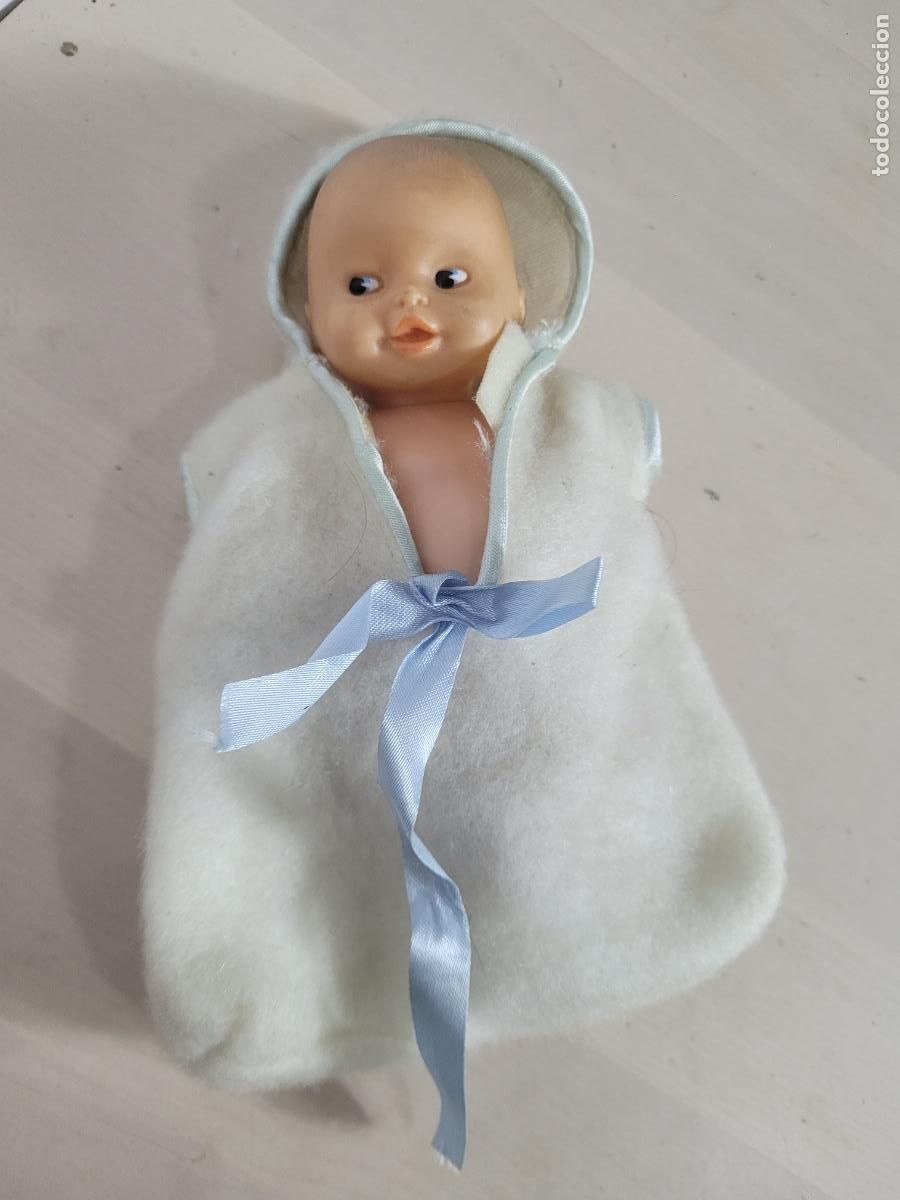 Mu&ntilde;ecas Lesly y Barriguitas: mu&ntilde;eca barriguitas pelon con capucha con capa - Foto 1