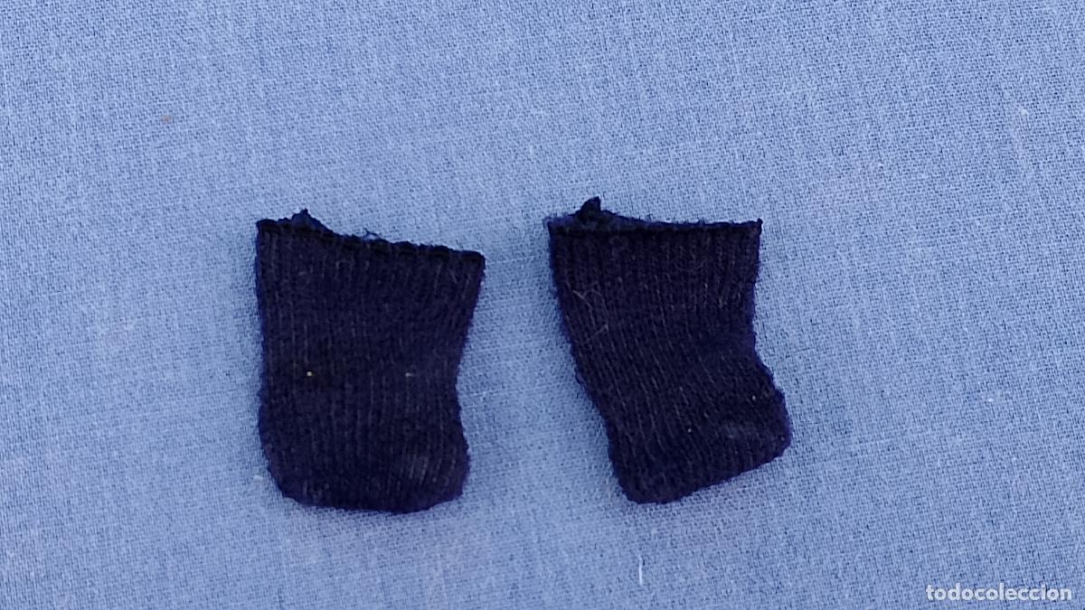 Mu&ntilde;ecas Lesly y Barriguitas: Par de calcetines azul marino de Barriguitas de Famosa