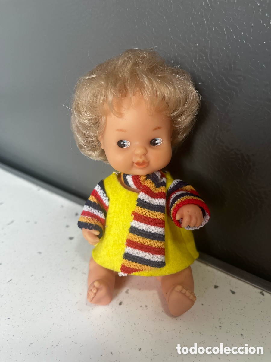 Mu&ntilde;ecas Lesly y Barriguitas: Barriguitas solo famosa en la nuca, traje dificil de los primeros con etiqueta