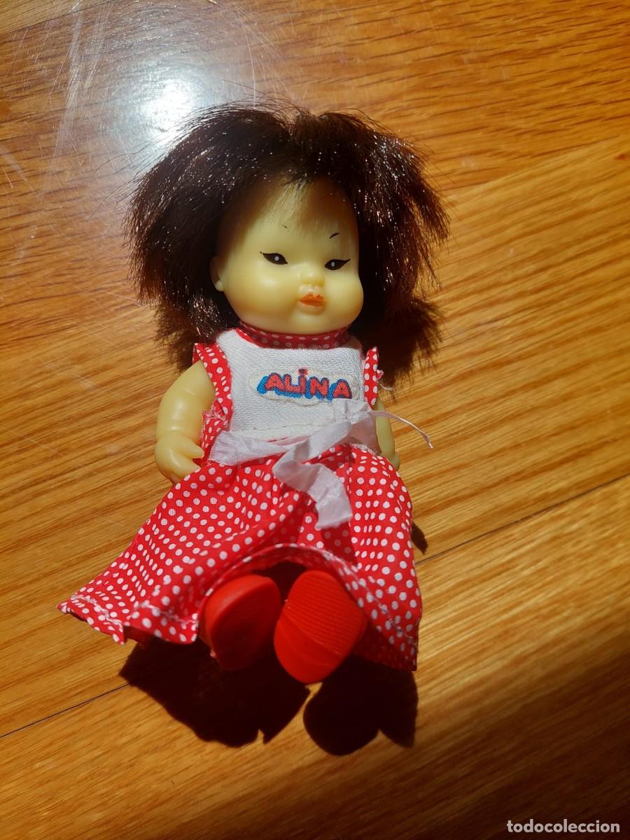 Mu&ntilde;ecas Lesly y Barriguitas: Barriguita con vestido, braguita y zapatos