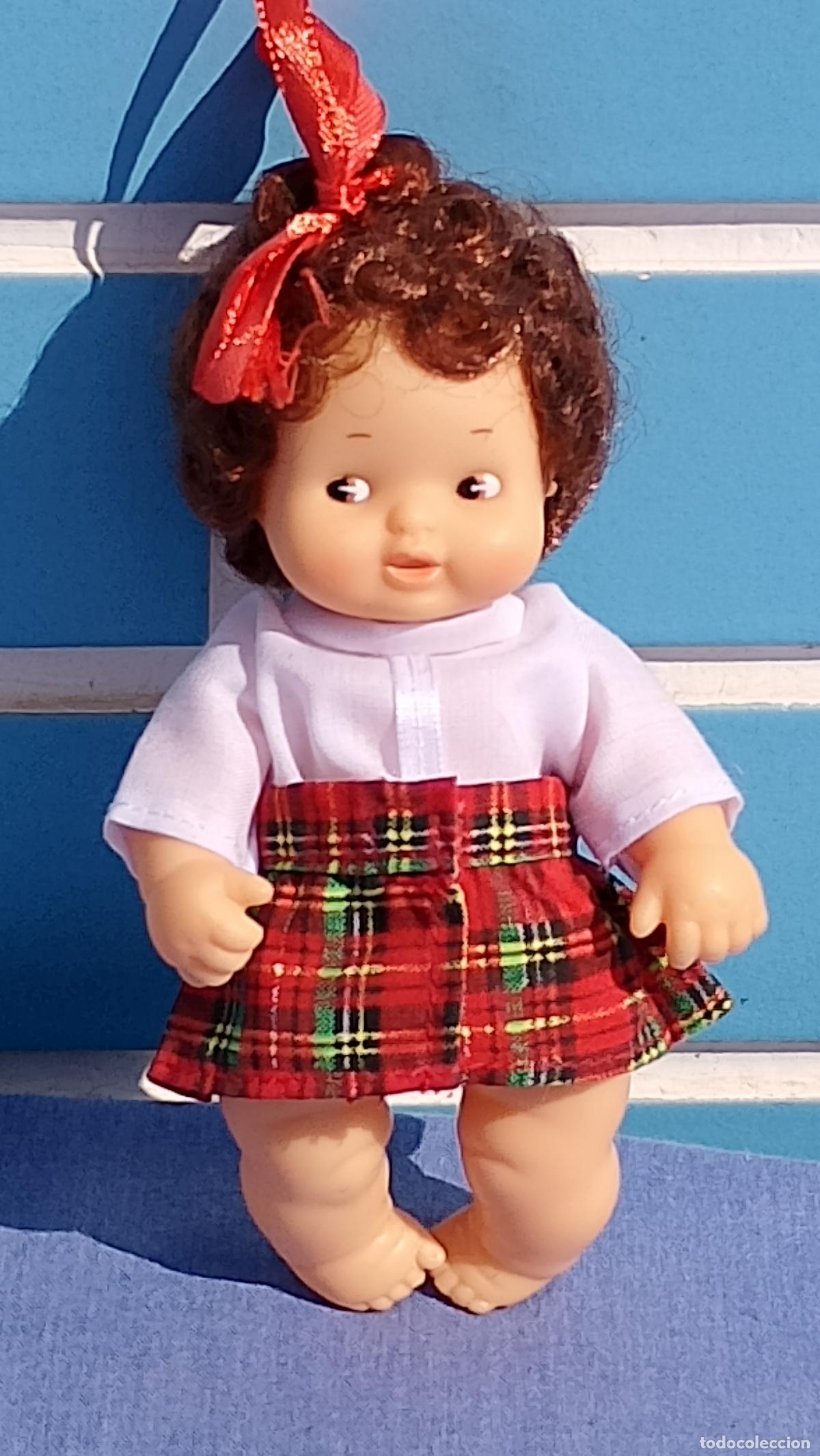 Mu&ntilde;ecas Lesly y Barriguitas: Antigua mu&ntilde;eca beb&eacute; Barriguitas Escocesa de Famosa