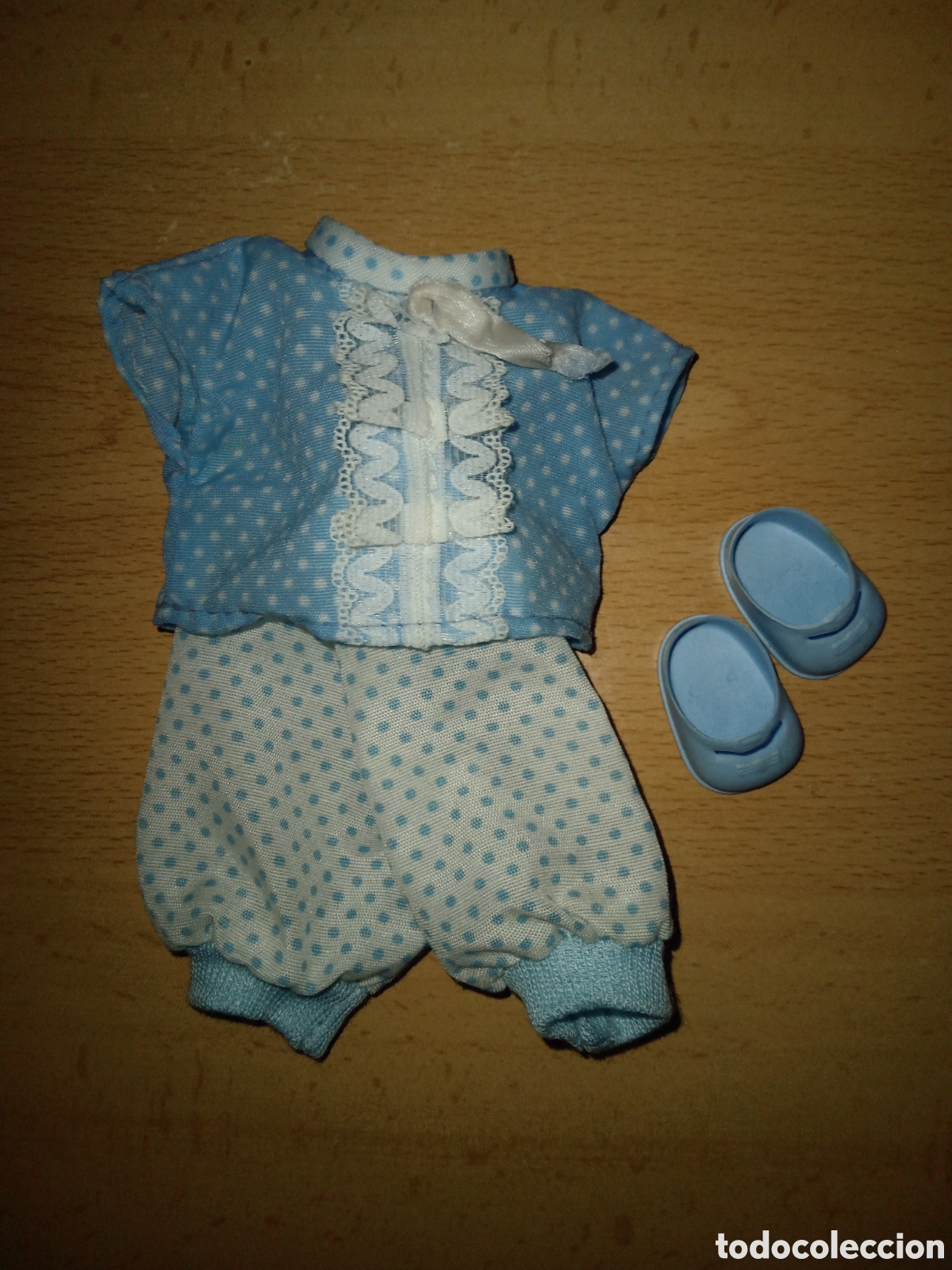 Mu&ntilde;ecas Lesly y Barriguitas: MUY DIFICIL ROPITA DEL CONJUNTO ORIGINAL RETO&Ntilde;O NI&Ntilde;O ZAPATITOS AZULES CON PATINETE DE FAMOSA 1989