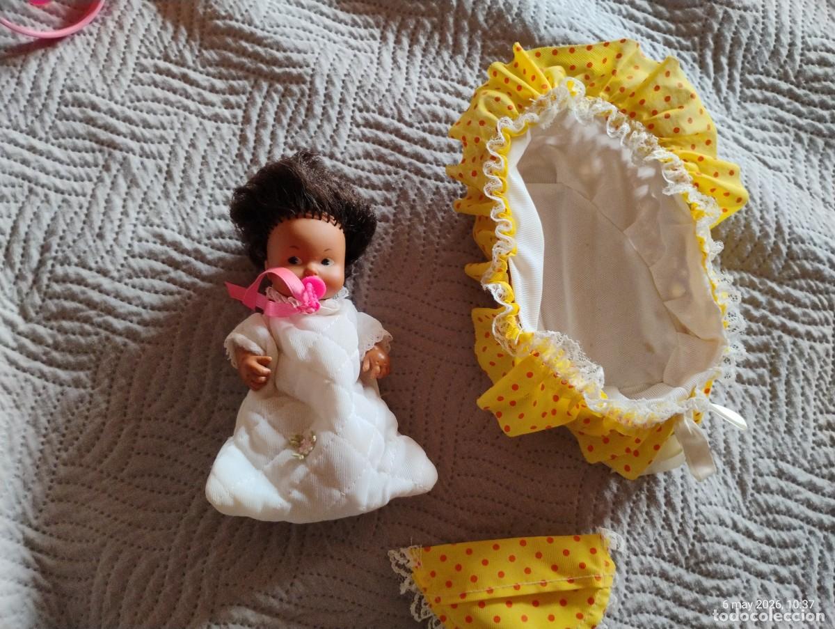 Mu&ntilde;ecas Lesly y Barriguitas: Barriguitas con capazo