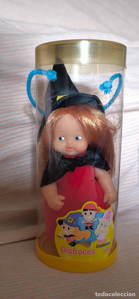 Mu&ntilde;ecas Lesly y Barriguitas: Mu&ntilde;eca Barriguitas Disfraces Bruja Brujita de Famosa. En su bl&iacute;ster expositor. Dif&iacute;cil. A&ntilde;o 2003