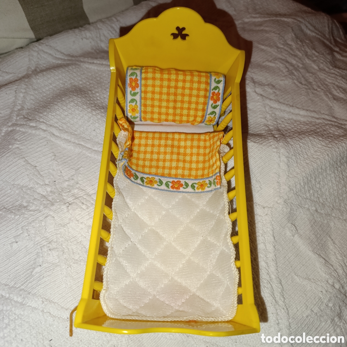 Mu&ntilde;ecas Lesly y Barriguitas: Cuna Barriguitas sin uso,(a&uacute;n tiene las gomas )completa (almohada,colcha,s&aacute;bana)a&ntilde;os 70